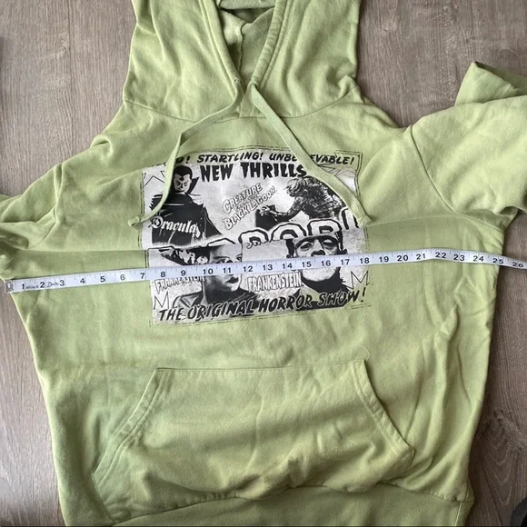 Universal Monsters Green Graphic Hoodie with Horror Print Size XL - Picture 5 of 5